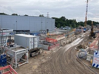 Bild der Schlammentwässerungsanlage neben dem neuen U-Bahn-Schacht