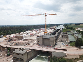 Bild der bestehenden Schleuse Kriegenbrunn und des Ersatzneubaus