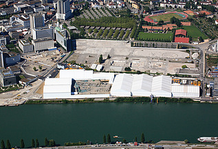 Aerial view of the enclosure over the landfill body