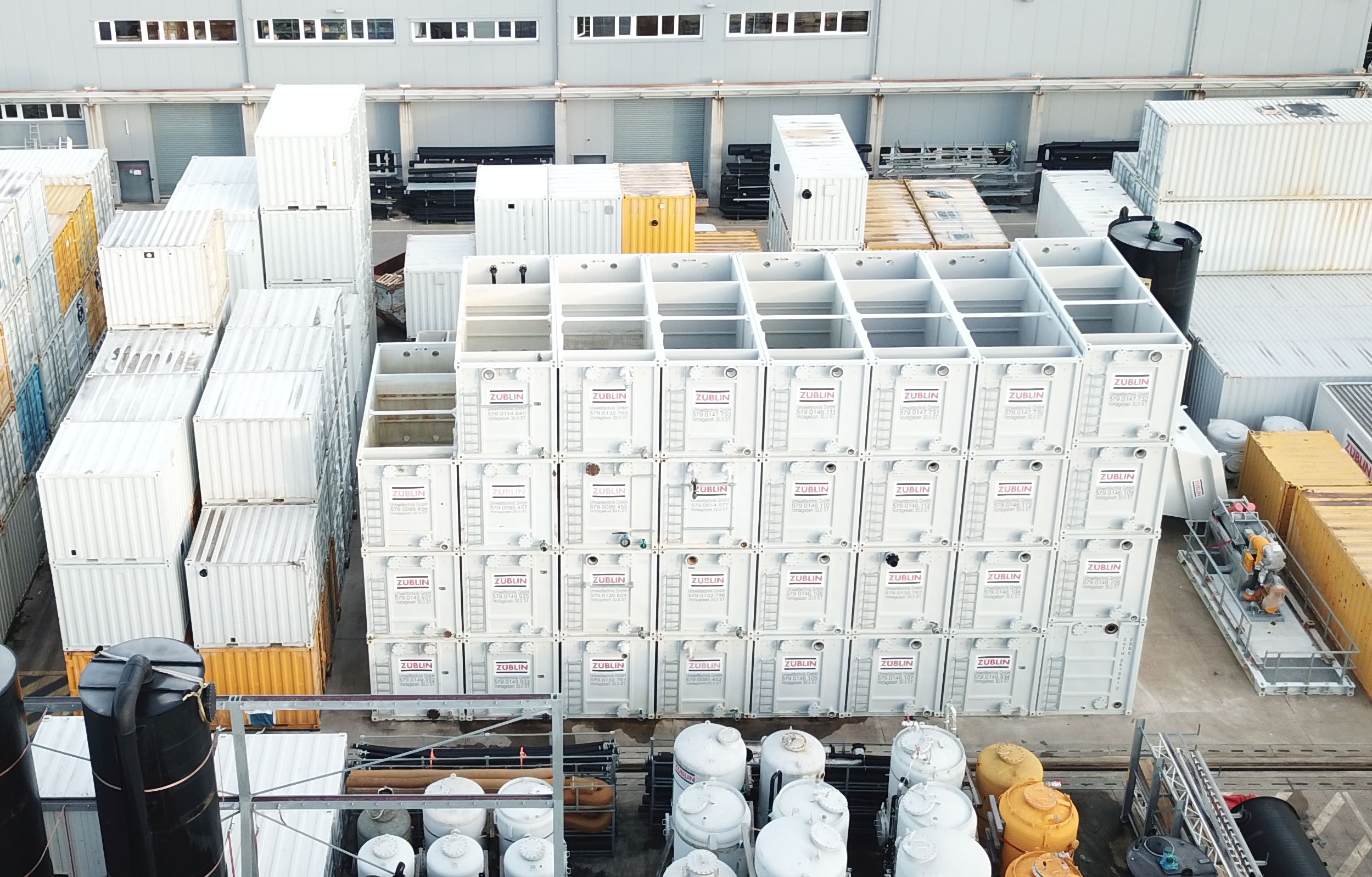 Absetzbecken bereit für den Einsatz auf Ihrer Baustelle