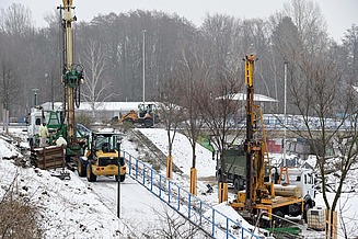 Bohrarbeiten auf dem Parkplatz und Radweg im Be- reich des Westschadens