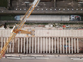 Bild der bestehenden Schleuse Kriegenbrunn und des Ersatzneubaus