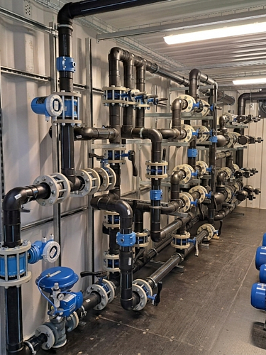 Vollautomatisches System gesteuert über SPS.