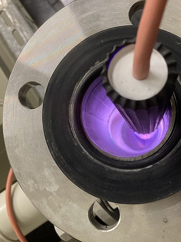 Blick in den UV-Reaktor (zur Fotoaufnahme geöffnet)