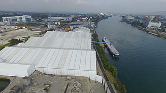 Enclosed loading station at the jetty
