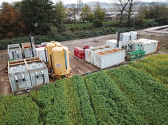 Bild der Bauwasserreinigungsanlage unter der neuen Stromtrasse