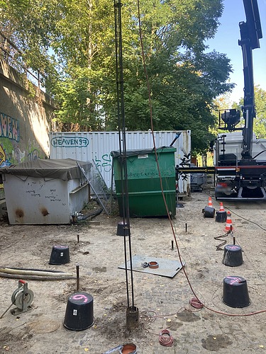 Einbau der bis zu 10m tief reinenden Heizelemente