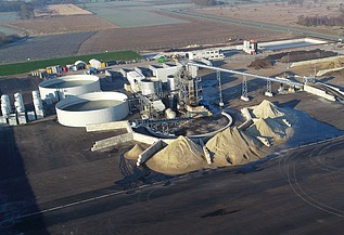 Aerial view of the soil washing plant in Wittmundhafen
