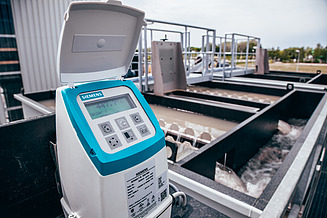 Sludge treatment of the floor scrubber with a throughput capacity of 440 m³/h