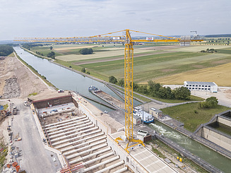 Bild der bestehenden Schleuse Kriegenbrunn und des Ersatzneubaus
